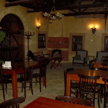 Akropolis ホテル 3*